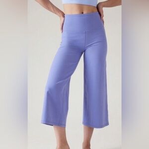 Athleta Elation Wide Crop Pant in Lavender/Adonis Blue Size Small NWT